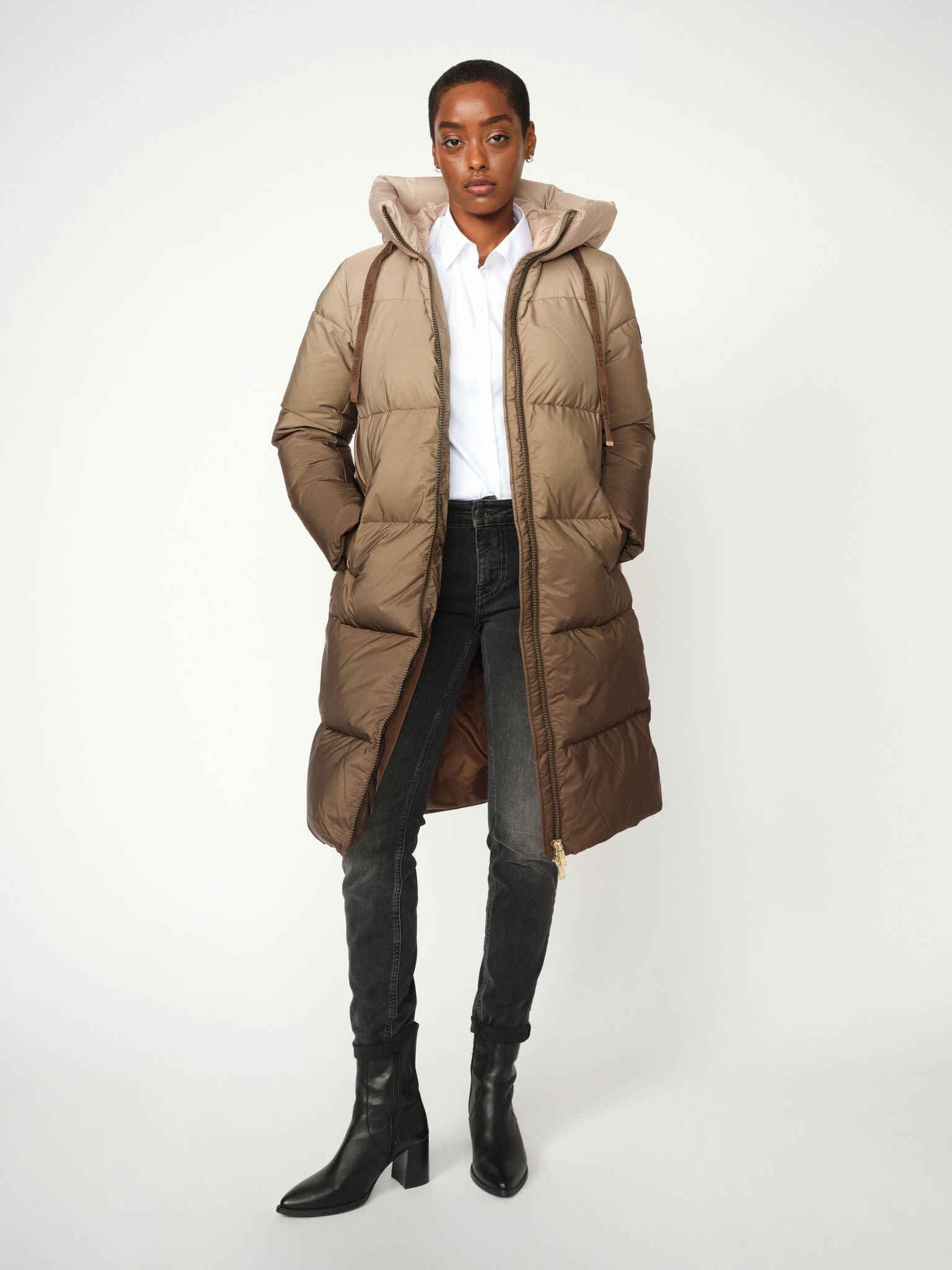 Modelshot / Savannah Tan / Detail